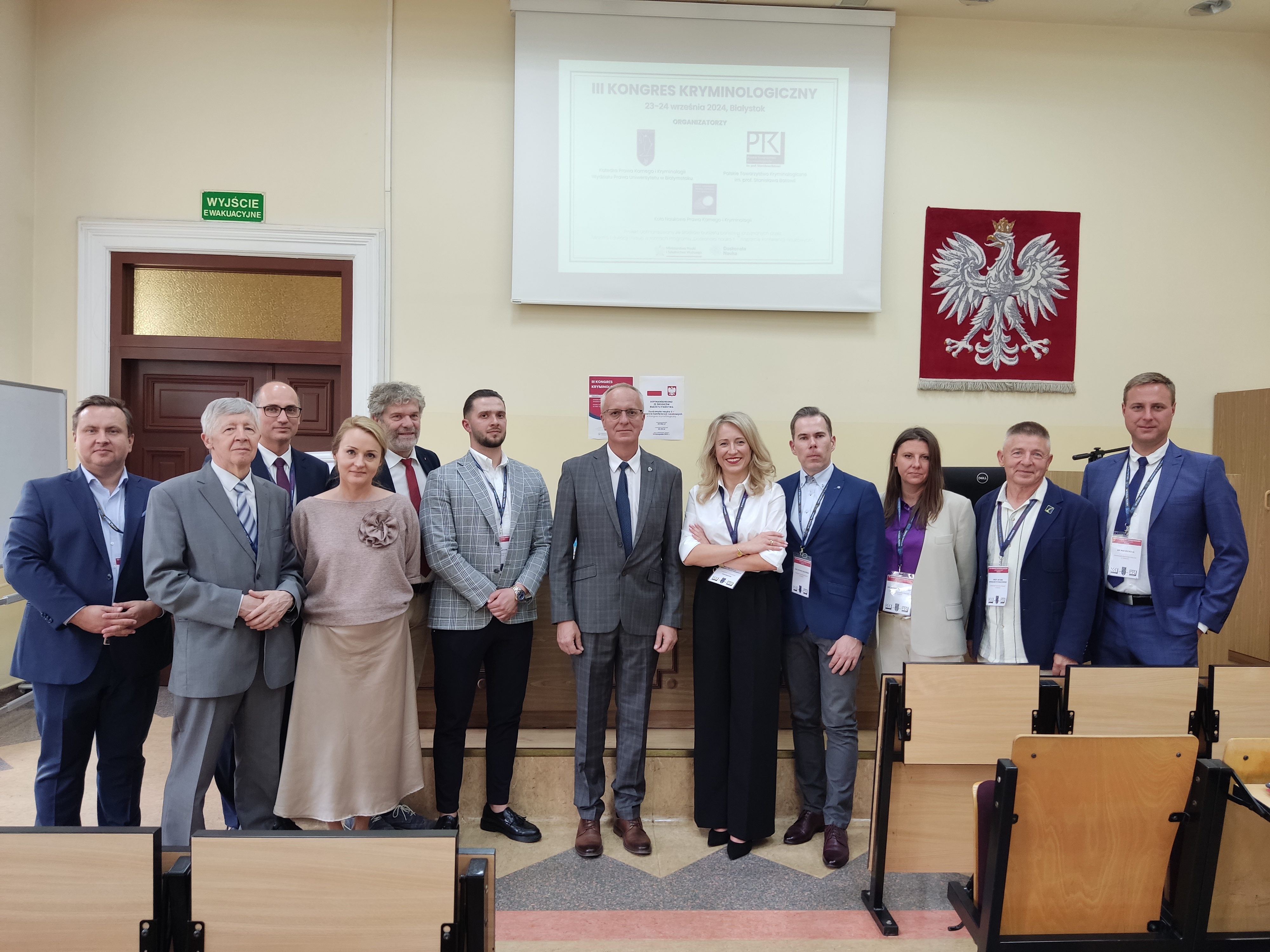 Zdjęcie grupowe uczestników panelu poświęconego zielonym obliczom kryminologii.