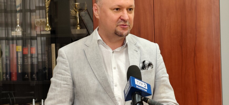 TVP 3 Białystok rozmawia z Dziekanem Wydziału Prawa UwB - dr. hab. Arturem Olechno na temat sukcesu jednostki w rankingu "Rzeczpospolitej"