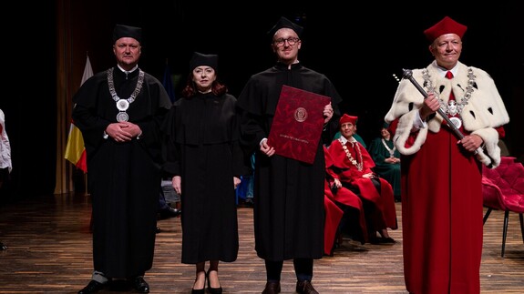 Nowi doktorzy i doktor habilitowany na Wydziale Prawa UwB. Za nami ceremonia promocji doktorskich i habilitacyjnych na Uniwersytecie w Białymstoku