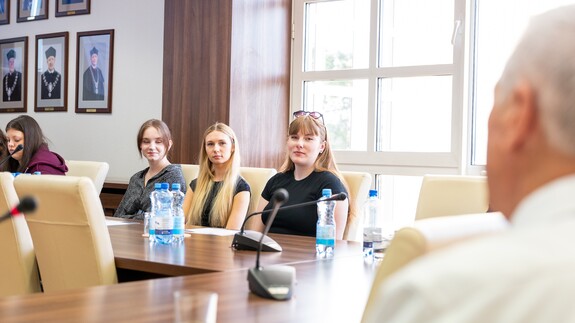 Podsumowanie konferencji naukowej pt. &bdquo;The Changing Landscape of Organized Crime: Cross National Insights&rdquo; oraz wykładu i warsztat&oacute;w pt. &bdquo;Organized Crime in the United States&rdquo; przeprowadzonych przez prof. Chrisa Eskridge&rsquo;a (University of Nebraska&ndash;Lincoln)
