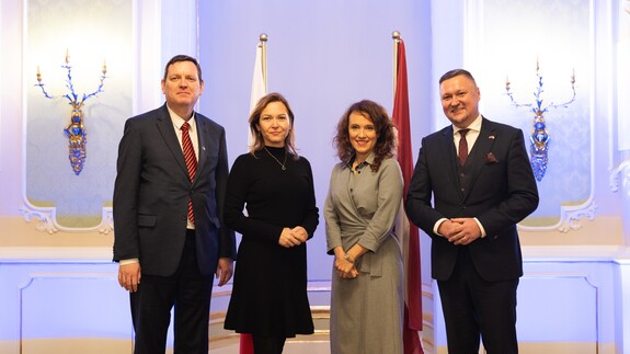 Od lewej: Ambasador Republiki Łotewskiej w Polsce Juris Poikans, dr hab. Elżbieta Kużelewska, prof. UwB, dr hab. Izabela Kraśnicka, prof. UwB, dr hab. Artur Olechno, prof. UwB