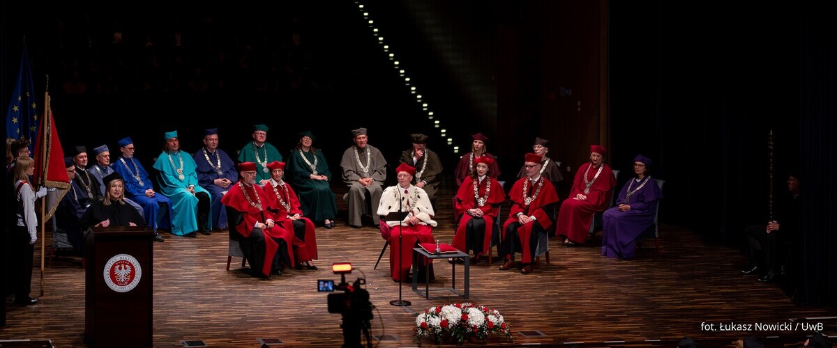 Nowi doktorzy i doktor habilitowany na Wydziale Prawa UwB. Za nami ceremonia promocji doktorskich i habilitacyjnych na Uniwersytecie w Białymstoku