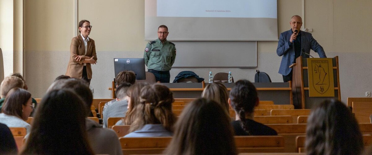 Zajęcia z przedmiotu przedmiotu "Krajowa Administracja Skarbowa" na kierunku "Bezpieczeństwo i Prawo" II stopnia z udziałem przedstawicieli Izby Administracji Skarbowej w Białymstoku