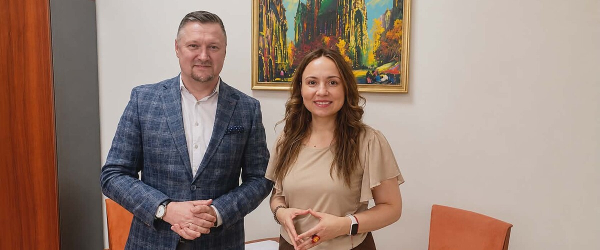 Spotkanie Dziekana Wydziału Prawa UwB - dr. hab. Artura Olechno, prof. UwB z profesor wizytującą - Maríą de los Angeles Guzmán García z Wydziału Prawa i Kryminologii Autonomicznego Uniwersytetu Nuevo León