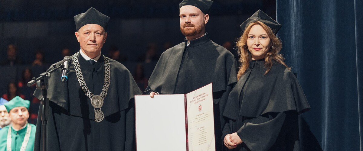 od lewej: prof. dr hab. Mariusz Popławski, dr Mariusz Tomaszuk, dr hab. Elżbieta Kużelewska, prof. UwB 