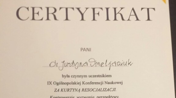 Dr Justyna Omeljaniuk z referatem pt. "Prawo karne i polityka kryminalna sądów wobec nieletnich sprawców zabójstw w Polsce" na IX edycji Ogólnopolskiej Konferencji Naukowej "Za kurtyną resocjalizacji. Kontrowersje, wyzwania, perspektywy"