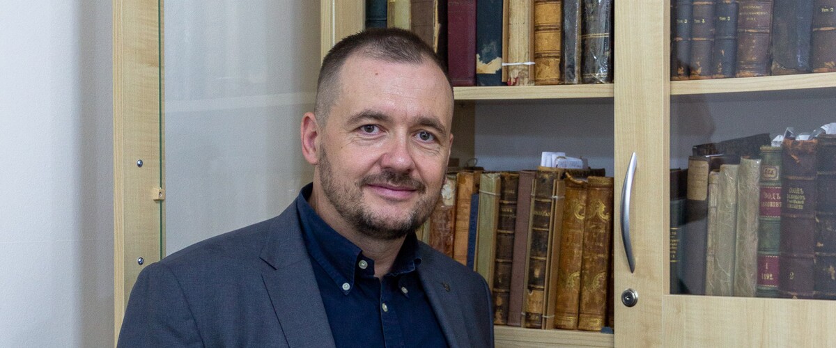 Prof. dr hab. Maciej Perkowski z Wydziału Prawa UwB wspiera budowę Domu Własnego Tempa