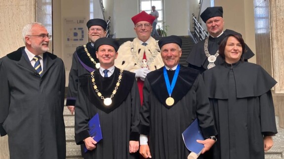 Prof. dr hab. Leonard Etel z Wydziału Prawa UwB z tytułem doktora honoris causa Uniwersytetu Masaryka w Brnie!
