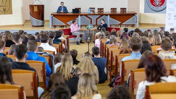 Zapowiedź Dnia Otwartego Wydziału Prawa połączonego z obchodami Dnia Edukacji Prawnej - zdjęcie ilustracyjne wykonane w 2025 r. podczas poprzedniej edycji tego wydarzenia 