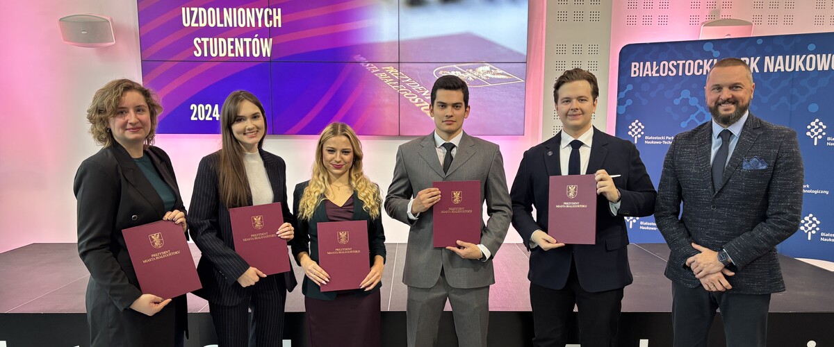 Studenci z Wydziału Prawa UwB ze stypendiami prezydenta Białegostoku