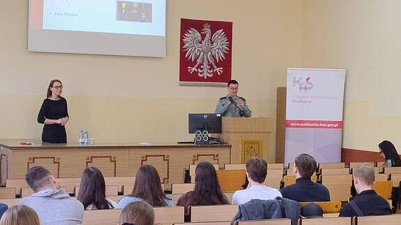 Spotkanie student&oacute;w kierunk&oacute;w Bezpieczeństwo i Prawo, Prawo oraz Administracja z przedstawicielami podlaskiej KAS