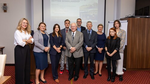 Od lewej: dr Emilia Jurgielewicz-Delegacz, dr Magdalena Perkowska, dr Aleksandra Stachelska, dr Marcin Kryńskim, prof. Joseph F. Donnermeyer, dr hab. Wojciech Filipkowski, prof. UwB, prof. dr hab. dr h.c. Emil W. Pływaczewski, prof. dr hab. Katarzyna Laskowska, dr Justyna Omeljaniuk, mgr Marta Dąbrowska 