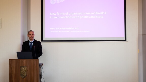 Podsumowanie konferencji naukowej pt. &bdquo;The Changing Landscape of Organized Crime: Cross National Insights&rdquo; oraz wykładu i warsztat&oacute;w pt. &bdquo;Organized Crime in the United States&rdquo; przeprowadzonych przez prof. Chrisa Eskridge&rsquo;a (University of Nebraska&ndash;Lincoln)