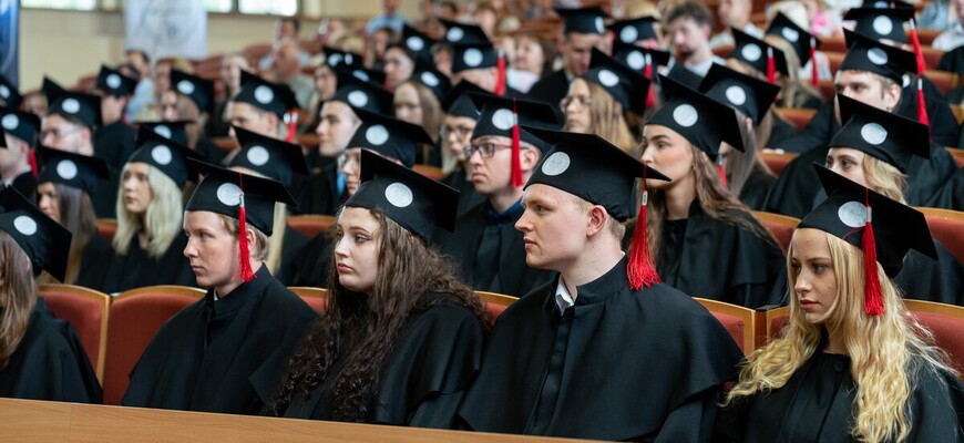 Studia II stopnia to szansa na zdecydowanie lepszą przyszłość! Podejmij decyzję, która zaowocuje lepszymi perspektywami zawodowymi, możliwością realizowania ambitnych celów i satysfakcją z ciągłego rozwoju - zdjęcie ilustracyjne