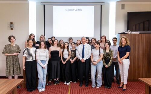 Podsumowanie konferencji naukowej pt. „The Changing Landscape of Organized Crime: Cross National Insights” oraz wykładu i warsztatów pt. „Organized Crime in the United States” przeprowadzonych przez prof. Chrisa Eskridge’a (University of Nebraska–Lincoln)