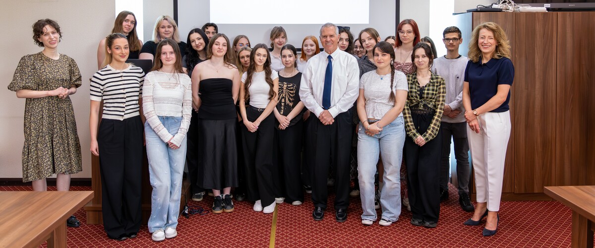 Podsumowanie konferencji naukowej pt. „The Changing Landscape of Organized Crime: Cross National Insights” oraz wykładu i warsztatów pt. „Organized Crime in the United States” przeprowadzonych przez prof. Chrisa Eskridge’a (University of Nebraska–Lincoln)