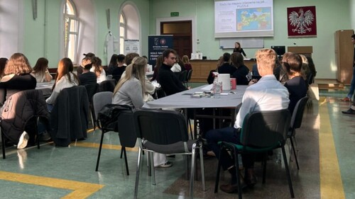 Stoisko daktyloskopijne na wydarzeniu UNISTART 2025