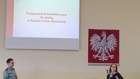 Spotkanie student&oacute;w kierunk&oacute;w Bezpieczeństwo i Prawo, Prawo oraz Administracja z przedstawicielami podlaskiej KAS