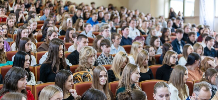 Zapowiedź Dnia Otwartego Wydziału Prawa połączonego z obchodami Dnia Edukacji Prawnej - zdjęcie ilustracyjne wykonane w 2025 r. podczas poprzedniej edycji tego wydarzenia 