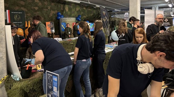 Wydział Prawa UwB na Wojskowych Targ&oacute;w Służby i Pracy