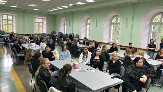 Stoisko daktyloskopijne na wydarzeniu UNISTART 2025