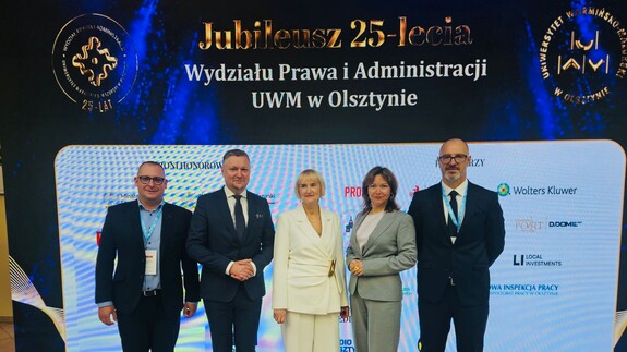 Dziekan Wydziału Prawa UwB - prof. Artur Olechno wraz z Kolegium Dziekańskim na obchodach 25-lecia Wydziału Prawa i Administracji Uniwersytetu Warmińsko-Mazurskiego w Olsztynie
