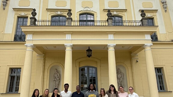 Dr Kimberly Przeszlowski, Jessica Lopez J.D. oraz studenci Quinnipiac University ze Stan&oacute;w Zjednoczonych na Wydziale Prawa UwB
