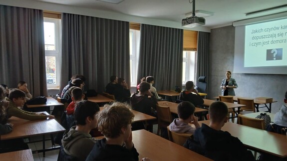 Zajęcia z prawa karnego i kryminologii w w Zespole Szkół Technicznych im. gen. W. Andersa w Białymstoku