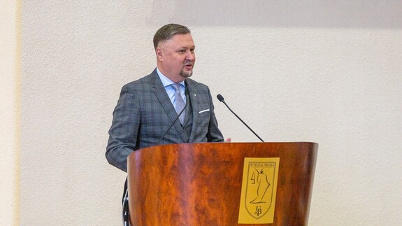 Wydział Prawa UwB zainauguruje rok akademicki 2026/2027. Uroczystość odbędzie się 2 października w Białymstoku - zapowiedź wydarzeniem z wykorzystaniem zdjęć ilustracyjnych z ubiegłorocznej uroczystości