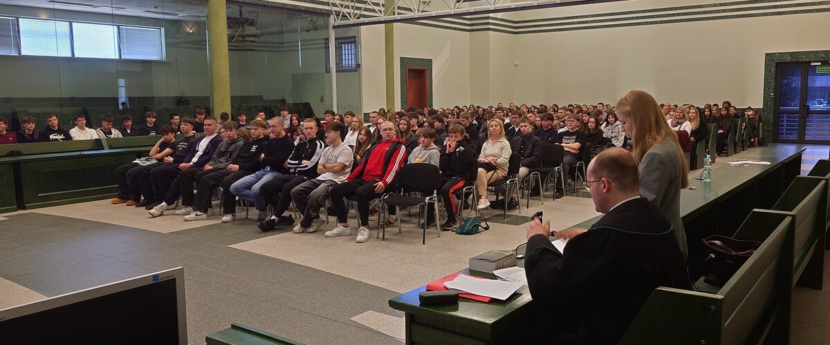  Udział Studentów Wydziału Prawa w symulacji rozprawy w ramach Dni Edukacji w Sądzie Rejonowym w Białymstoku
