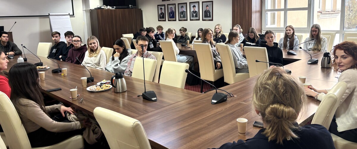 Pierwsze spotkanie z cyklu „O Unii Europejskiej przy kawie” z udziałem dr Matyldy Pogorzelskiej