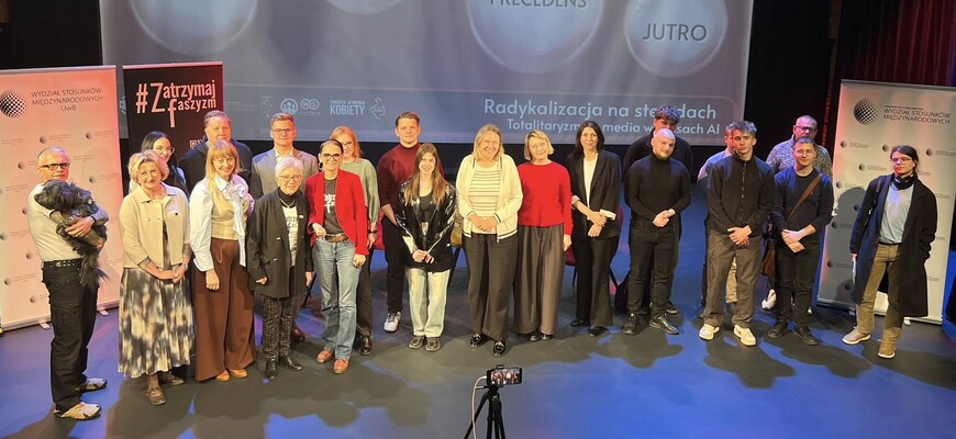 „Radykalizacja na sterydach. Totalitaryzmy a media w czasach AI” - debata w Uniwersyteckim Centrum Kultury i Nauki współorganizowana przez Wydział Prawa UwB - foto: Fundacja Aktywna Demokracja