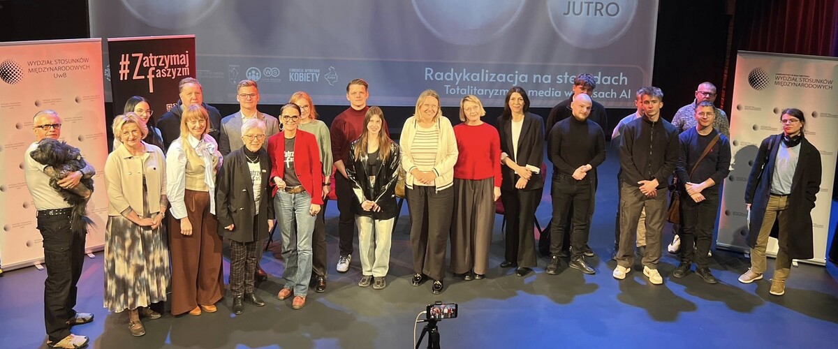 „Radykalizacja na sterydach. Totalitaryzmy a media w czasach AI” - debata w Uniwersyteckim Centrum Kultury i Nauki współorganizowana przez Wydział Prawa UwB - foto: Fundacja Aktywna Demokracja