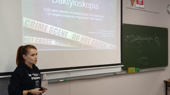 Zajęcia daktyloskopijne w XI LO w Białymstoku