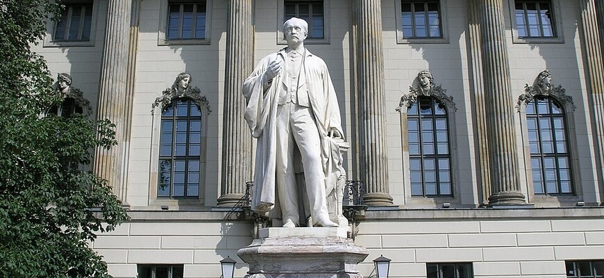 Humboldt University - budynek główny uczelni - foto: Wikipedia