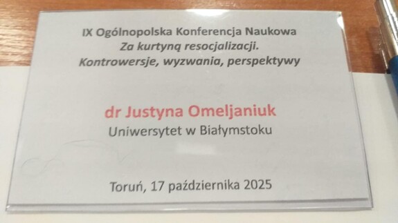 Dr Justyna Omeljaniuk z referatem pt. "Prawo karne i polityka kryminalna sądów wobec nieletnich sprawców zabójstw w Polsce" na IX edycji Ogólnopolskiej Konferencji Naukowej "Za kurtyną resocjalizacji. Kontrowersje, wyzwania, perspektywy"