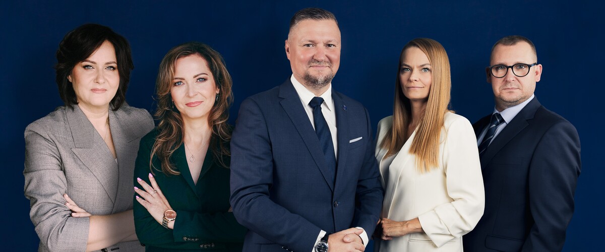 Kolegium Dziekańskie 2024-2028, od lewej: dr Kamila Bezubik, dr hab. Elżbieta Kużelewska, prof. UwB, dr hab. Artur Olechno, prof. UwB, mgr inż. Katarzyna Klimiuk, dr hab. Tomasz Dubowski, prof. UwB