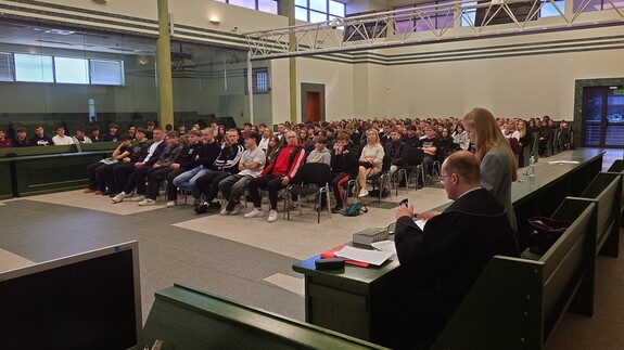  Udział Student&oacute;w Wydziału Prawa w symulacji rozprawy w ramach Dni Edukacji w Sądzie Rejonowym w Białymstoku