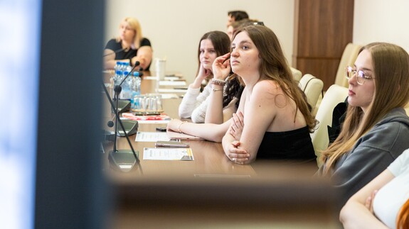 Podsumowanie konferencji naukowej pt. &bdquo;The Changing Landscape of Organized Crime: Cross National Insights&rdquo; oraz wykładu i warsztat&oacute;w pt. &bdquo;Organized Crime in the United States&rdquo; przeprowadzonych przez prof. Chrisa Eskridge&rsquo;a (University of Nebraska&ndash;Lincoln)