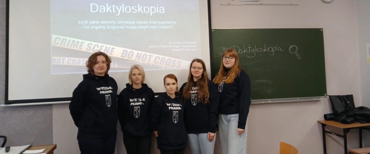 Zajęcia daktyloskopijne w XI LO w Białymstoku