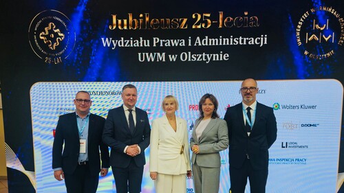 Dziekan Wydziału Prawa UwB - prof. Artur Olechno wraz z Kolegium Dziekańskim na obchodach 25-lecia Wydziału Prawa i Administracji Uniwersytetu Warmińsko-Mazurskiego w Olsztynie