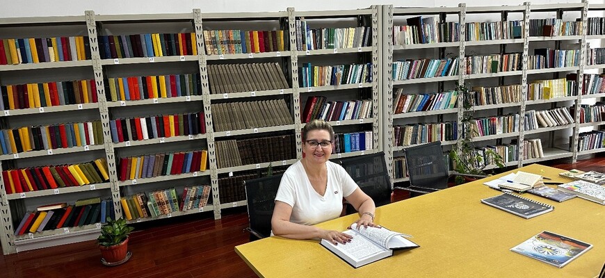 Prof. dr hab. Katarzyna Laskowska na wyjeździe kwerendalnym do biblioteki Wydziału Prawa Tadżyckiego Uniwersytetu Narodowego (TNU) w Duszanbe