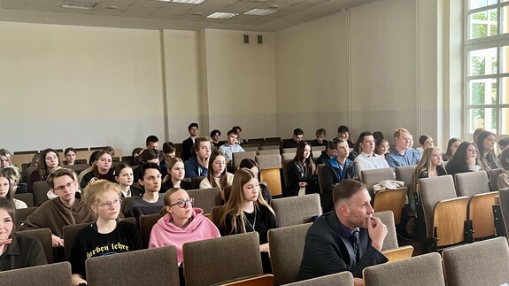 Mirella Mazzeo - włoska adwokat należąca do izby adwokackiej w Bari z gościnnym wykładem na Wydziale Prawa UwB