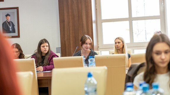 Podsumowanie konferencji naukowej pt. &bdquo;The Changing Landscape of Organized Crime: Cross National Insights&rdquo; oraz wykładu i warsztat&oacute;w pt. &bdquo;Organized Crime in the United States&rdquo; przeprowadzonych przez prof. Chrisa Eskridge&rsquo;a (University of Nebraska&ndash;Lincoln)