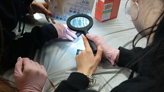 Zajęcia daktyloskopijne w XI LO w Białymstoku