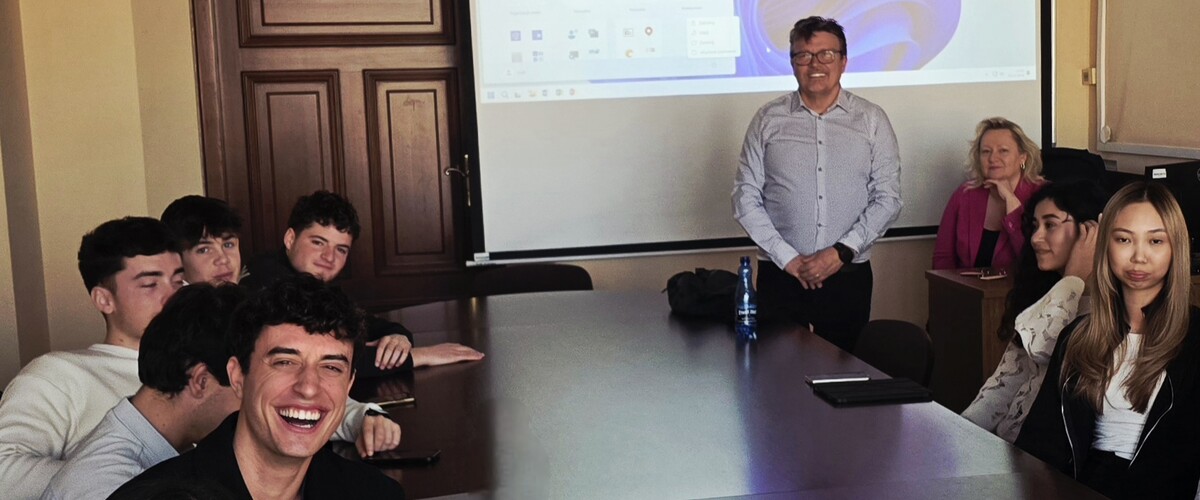 Nowe trendy związane z wykorzystywaniem sztucznej inteligencji w kształceniu studentów na studiach prawniczych - badania dr hab. J. Radwanowicz-Wanczewskiej, prof. UwB