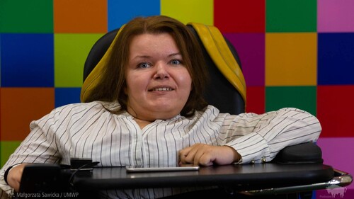Odznaka honorowa „Za Zasługi dla Ochrony Praw Człowieka” dla śp. dr Anny Drabarz związanej z Wydziałem Prawa Uniwersytetu w Białymstoku - foto: Urząd Marszałkowski Województwa Podlaskiego
