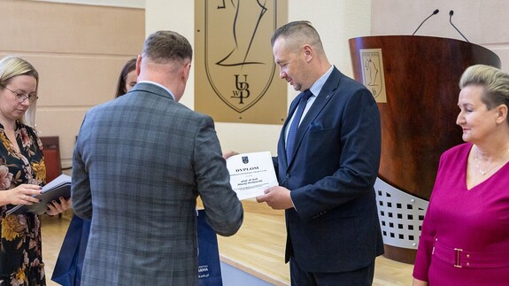 Wydział Prawa UwB zainauguruje rok akademicki 2026/2027. Uroczystość odbędzie się 2 października w Białymstoku - zapowiedź wydarzeniem z wykorzystaniem zdjęć ilustracyjnych z ubiegłorocznej uroczystości
