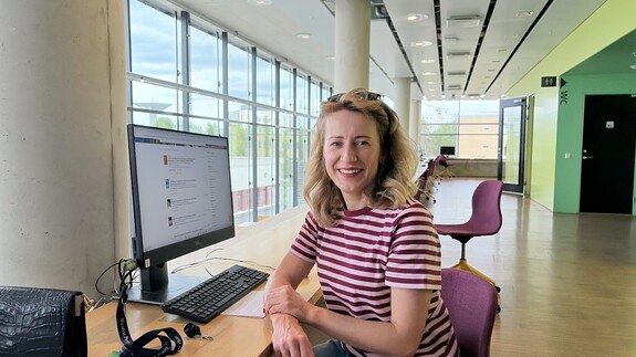 dr Emilia Jurgielewicz-Delegacz podczas kwerendy bibliotecznej w S&ouml;dert&ouml;rn University Library