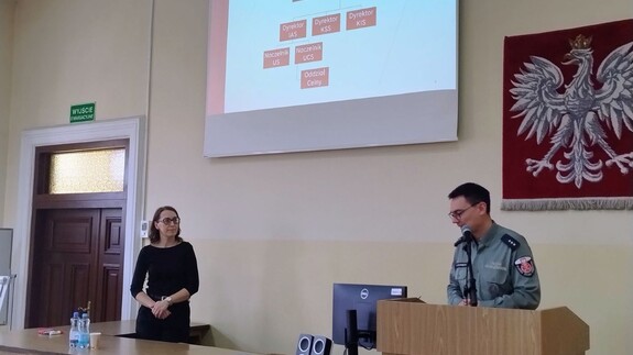 Spotkanie student&oacute;w kierunk&oacute;w Bezpieczeństwo i Prawo, Prawo oraz Administracja z przedstawicielami podlaskiej KAS